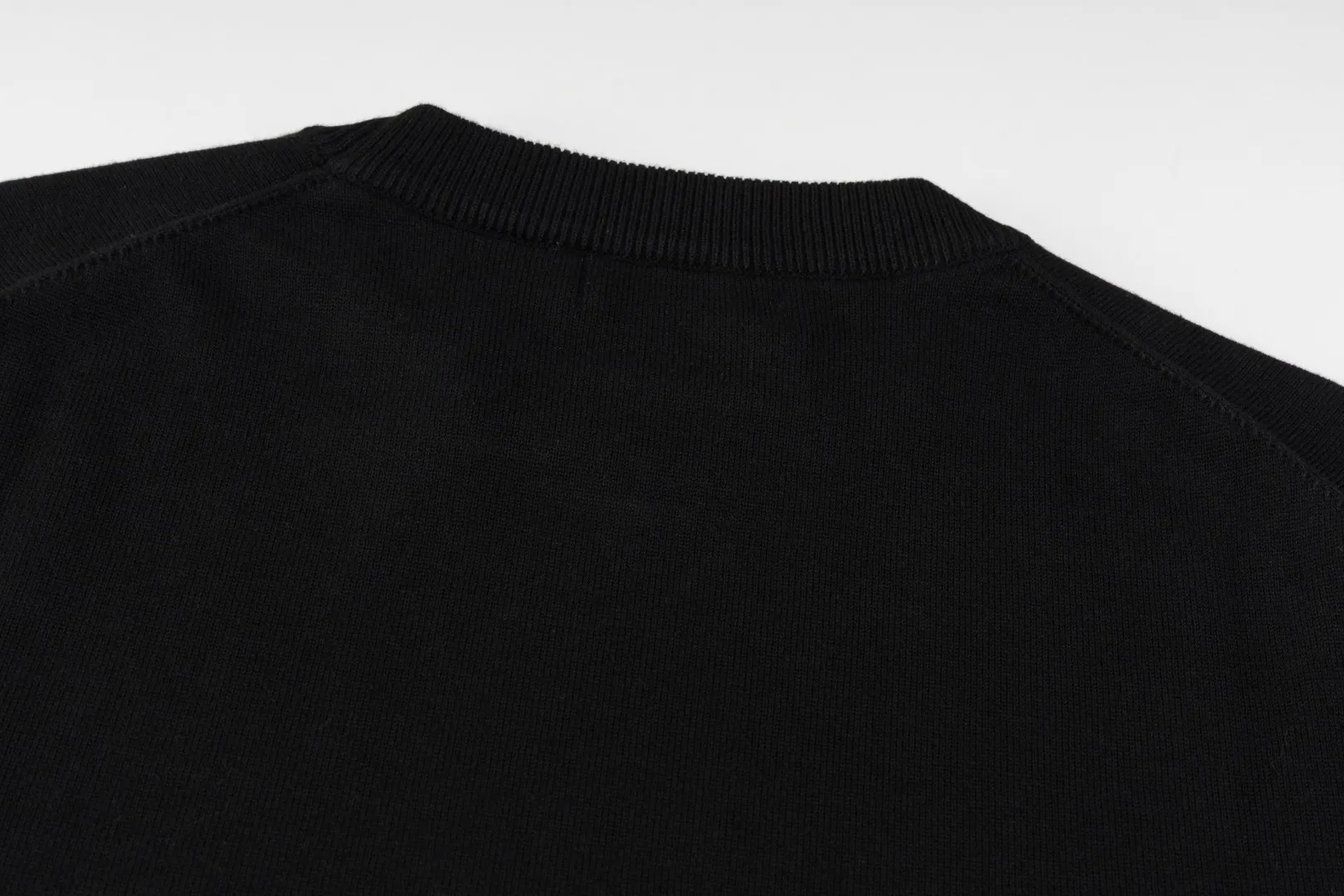 P206 #R80 Ralph Lauren Knitted Pony Embroidered Round Neck Pullover Sweater Official Website Synchronized Same Style for Men and Women Sizes: S-XL Color: White Blue Khaki Army Green Dark Gray Gray Navy Red Label Navy Blue White Label Black White Label Black Red Label Classic Cotton Yarn 100% White Cotton High Quality Goods Classic styles have always been popular! The workmanship details are very good! The simple round neck pullover sweater is always the standard, with classic brand embroidery on the chest! All major stars have the same style! Best for couples. High quality goods! Xinjiang cotton micro-elastic and smooth fabric has excellent quality. Pure cotton is soft and skin-friendly. Size: S M L